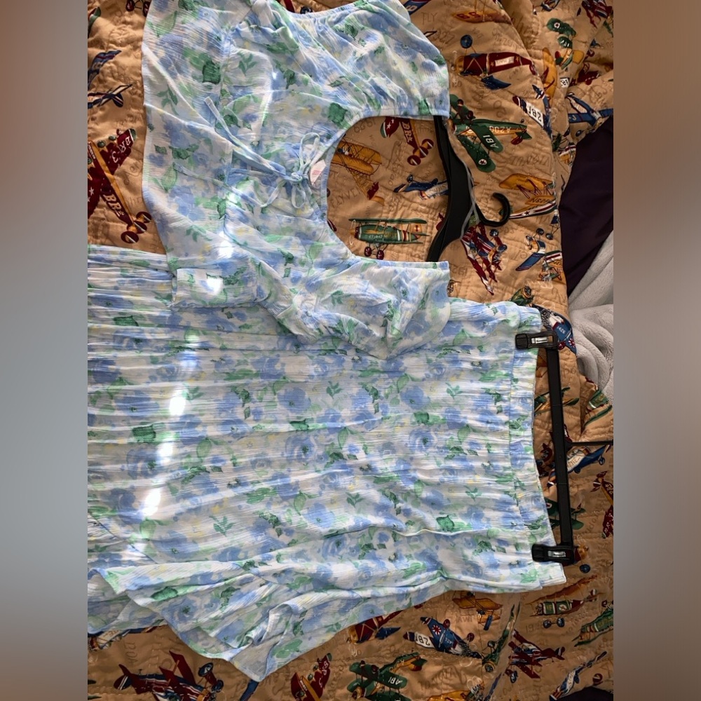 Never worn still has tags on from Walmart size extra large great condution